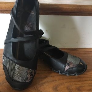 Sketchers Black Mary Janes Shoes Size 9 NEW